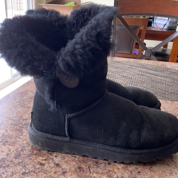 Uggs - Picture 3 of 5